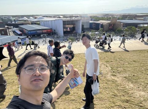 万博会場でのメンバー